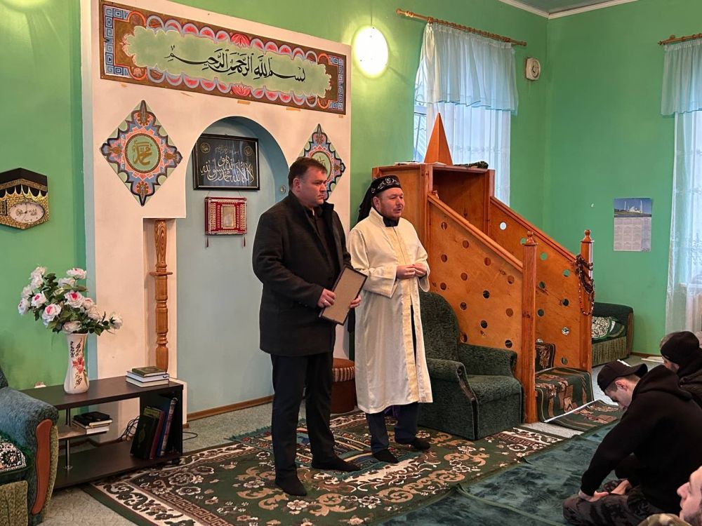 Испокон веков в Красном Луче в мире и дружбе проживают люди различных конфессий Испокон веков в Красном Луче в мире и дружбе проживают люди различных конфессий