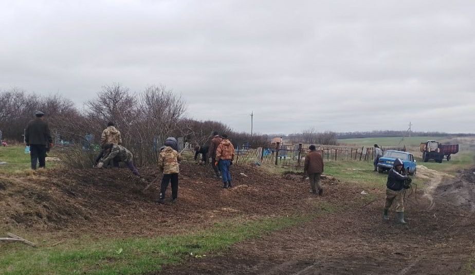 В рамках республиканской акции «Чистая Республика - 2025», в селе Литвиновка прошло мероприятие по благоустройству территории, организованное секретарем первичного отделения партии «Единая Россия» №6 Михаилом Козловым и... В рамках республиканской акции «Чистая Республика - 2025», в селе Литвиновка прошло мероприятие по благоустройству территории, организованное секретарем первичного отделения партии «Единая Россия» №6 Михаилом Козловым и...