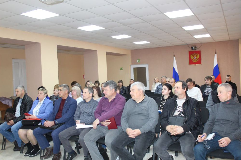 Виталий Коваленко: Сегодня провел аппаратное совещание с начальниками структурных подразделений администрации, руководителями предприятий, учреждений и организаций Беловодского муниципального округа Виталий Коваленко: Сегодня провел аппаратное совещание с начальниками структурных подразделений администрации, руководителями предприятий, учреждений и организаций Беловодского муниципального округа