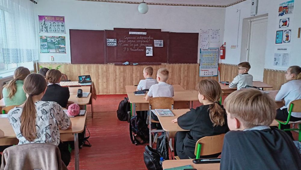 Андрей Рубанцов: Сегодня в общеобразовательных учреждениях нашего города состоялись «Разговоры о важном» на тему «Служение творчеством. Зачем людям искусство?», посвященную 185-летию со дня рождения П. И. Чайковского Андрей Рубанцов: Сегодня в общеобразовательных учреждениях нашего города состоялись «Разговоры о важном» на тему «Служение творчеством. Зачем людям искусство?», посвященную 185-летию со дня рождения П. И. Чайковского