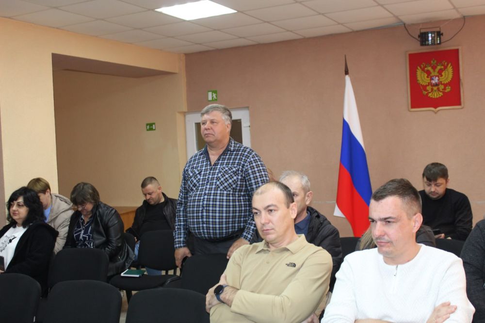 Виталий Коваленко: Сегодня провел аппаратное совещание с начальниками структурных подразделений администрации, руководителями предприятий, учреждений и организаций Беловодского муниципального округа Виталий Коваленко: Сегодня провел аппаратное совещание с начальниками структурных подразделений администрации, руководителями предприятий, учреждений и организаций Беловодского муниципального округа