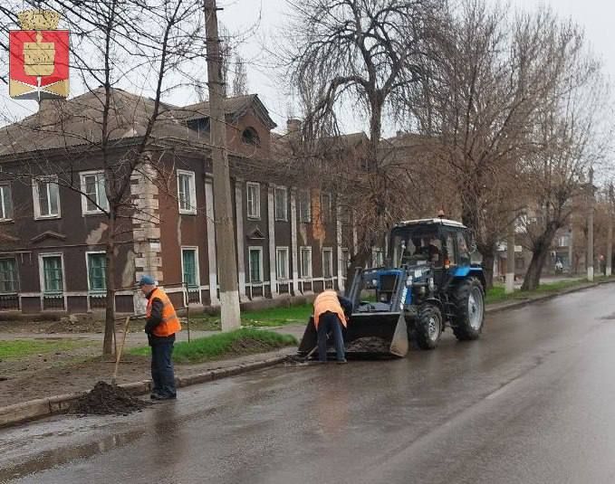 Коммунальные службы проводят работы на территории города Коммунальные службы проводят работы на территории города