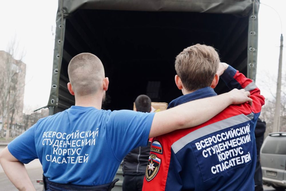 Студенты-спасатели помогли с разгрузкой гуманитарной помощи для военнослужащих Студенты-спасатели помогли с разгрузкой гуманитарной помощи для военнослужащих