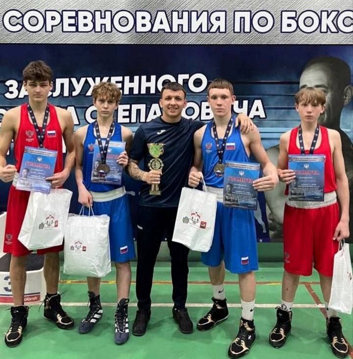 Алчевские боксеры заняли призовые места на соревнованиях в Крыму Алчевские боксеры заняли призовые места на соревнованиях в Крыму