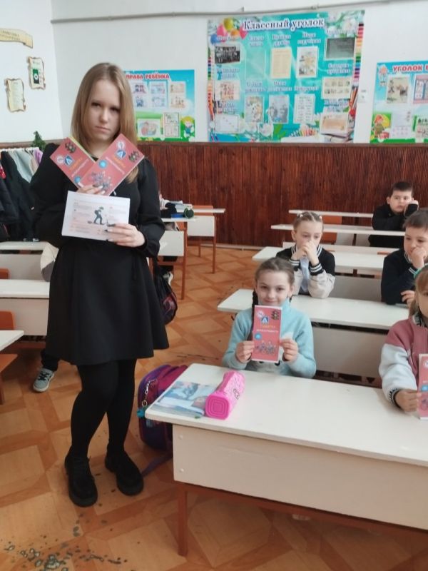 Сегодня группа активных волонтеров «Благовест» и активистов «Движения Первых» провели масштабную экологическую акцию, направленную на улучшение состояния окружающей среды Сегодня группа активных волонтеров «Благовест» и активистов «Движения Первых» провели масштабную экологическую акцию, направленную на улучшение состояния окружающей среды