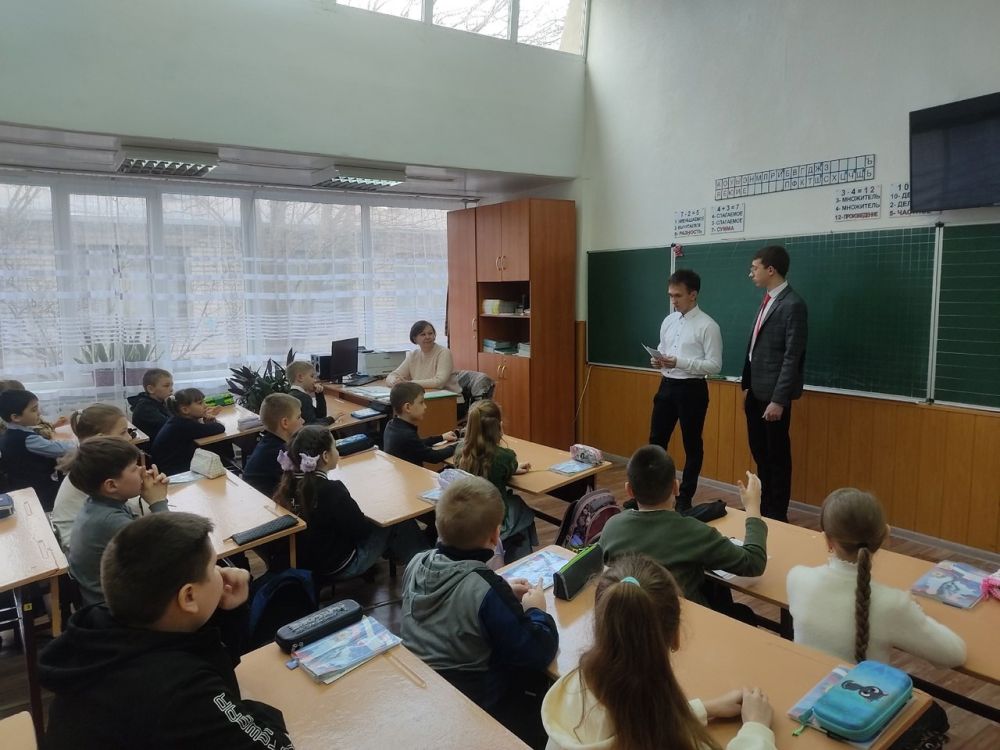 Сегодня группа активных волонтеров «Благовест» и активистов «Движения Первых» провели масштабную экологическую акцию, направленную на улучшение состояния окружающей среды Сегодня группа активных волонтеров «Благовест» и активистов «Движения Первых» провели масштабную экологическую акцию, направленную на улучшение состояния окружающей среды