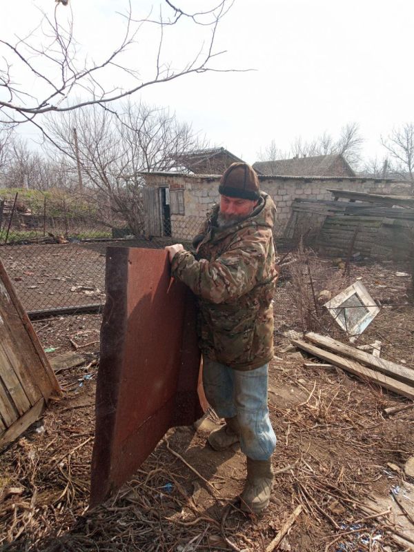 Сегодня работники отдела жизнеобеспечения села Благовка оказали адресную помощь одинокой маломобильной жительницы села - Хмарской Раисе Петровне 1948 г.р. Помощь оказали в ремонте хозяйственных построек и уборке во дворе... Сегодня работники отдела жизнеобеспечения села Благовка оказали адресную помощь одинокой маломобильной жительницы села - Хмарской Раисе Петровне 1948 г.р. Помощь оказали в ремонте хозяйственных построек и уборке во дворе...