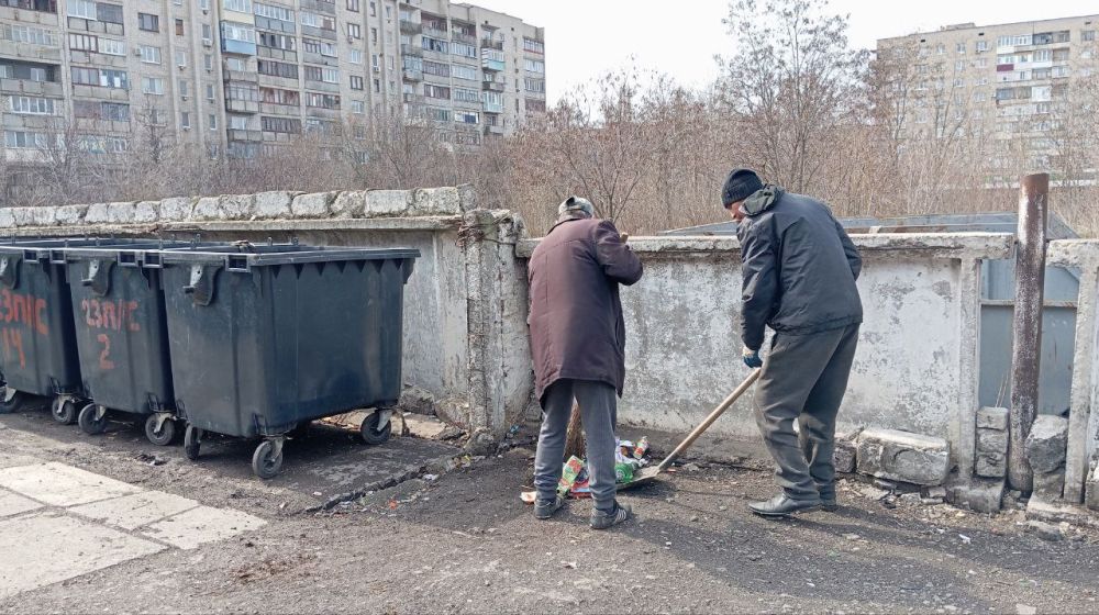 Виктория Сергеева: Коммунальщики в действии. Весна – пора наводить порядки, и коммунальщики не покладая рук продолжают работы по поддержанию чистоты и порядка в городе Виктория Сергеева: Коммунальщики в действии. Весна – пора наводить порядки, и коммунальщики не покладая рук продолжают работы по поддержанию чистоты и порядка в городе