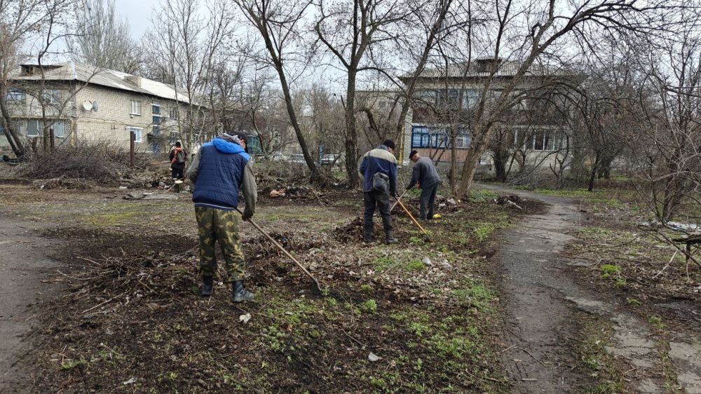Виктория Сергеева: Коммунальщики в действии. Весна – пора наводить порядки, и коммунальщики не покладая рук продолжают работы по поддержанию чистоты и порядка в городе Виктория Сергеева: Коммунальщики в действии. Весна – пора наводить порядки, и коммунальщики не покладая рук продолжают работы по поддержанию чистоты и порядка в городе