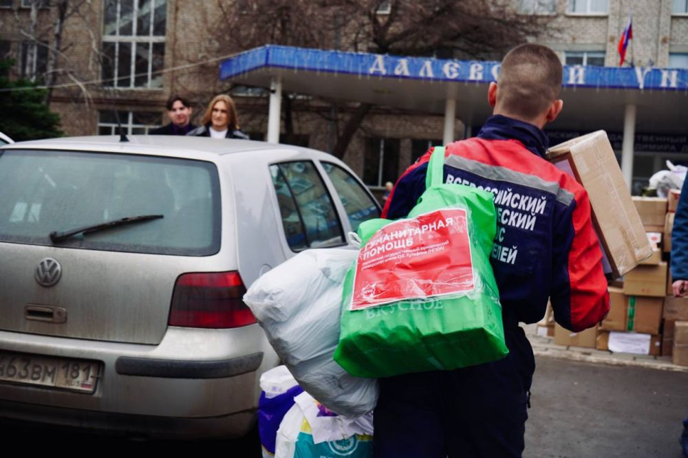 Студенты-спасатели помогли с разгрузкой гуманитарной помощи для военнослужащих Студенты-спасатели помогли с разгрузкой гуманитарной помощи для военнослужащих