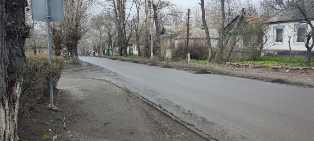 На подведомственных Администрации Краснолучского городского округа территориях продолжаются работы по благоустройству На подведомственных Администрации Краснолучского городского округа территориях продолжаются работы по благоустройству