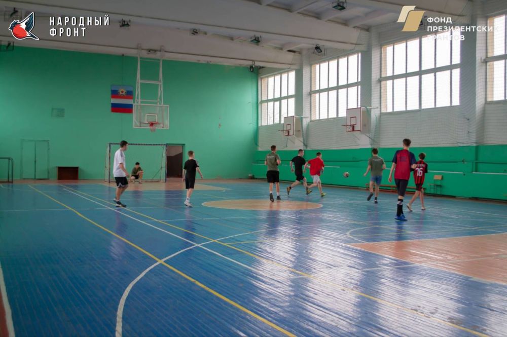 Сегодня на футбольном поле разгорелась настоящая битва – Молодежка Народного Фронта и Юнармия провели товарищеский матч по футболу! Сегодня на футбольном поле разгорелась настоящая битва – Молодежка Народного Фронта и Юнармия провели товарищеский матч по футболу!