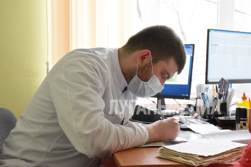 В Северодонецке продолжается реализация Государственной программы «Земский доктор», направленной на поддержку медицинских специалистов, переехавших в города и сёла Российской Федерации для преодоления дефицита врачей и... В Северодонецке продолжается реализация Государственной программы «Земский доктор», направленной на поддержку медицинских специалистов, переехавших в города и сёла Российской Федерации для преодоления дефицита врачей и...