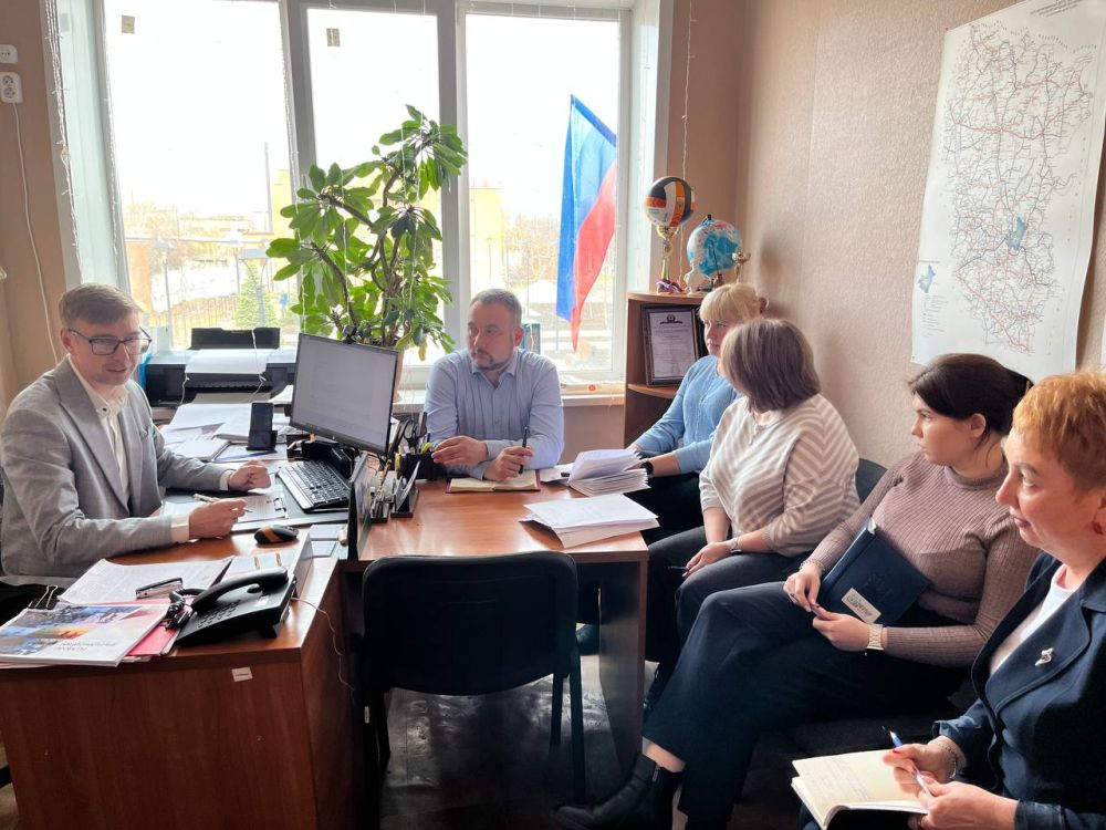 Альберт Зинченко: Сегодня заместитель Главы Станично-Луганского муниципального округа Андрей Бидлюченко провел рабочее совещание с начальниками управлений и отделов Администрации Станично-Луганского муниципального округа ЛНР Альберт Зинченко: Сегодня заместитель Главы Станично-Луганского муниципального округа Андрей Бидлюченко провел рабочее совещание с начальниками управлений и отделов Администрации Станично-Луганского муниципального округа ЛНР