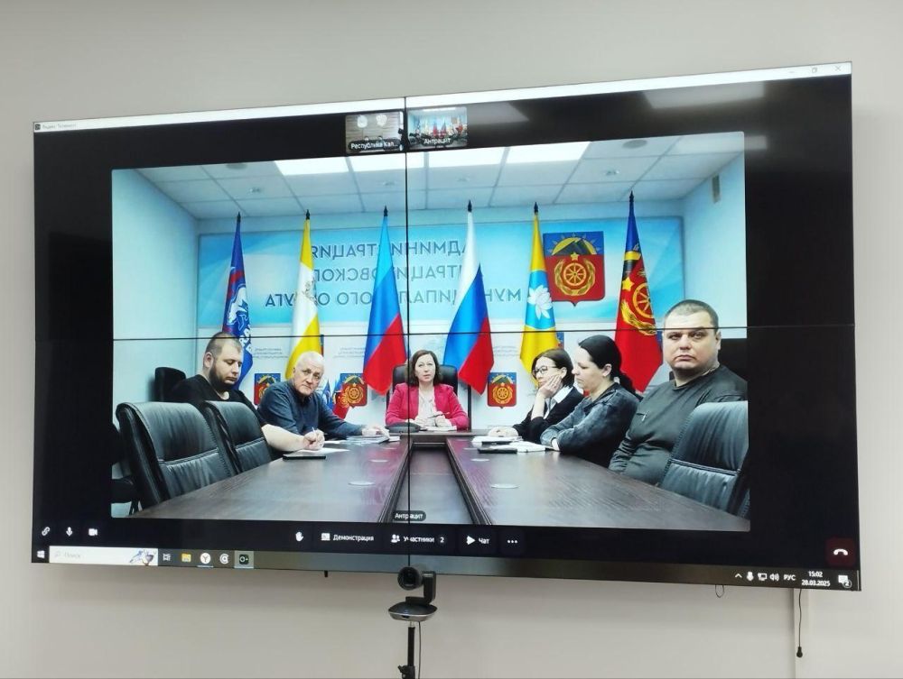 Заместитель министра цифрового развития Калмыкии Александр Кичиков и начальник отдела специальных программ и информационной безопасности Александр Буваев рассказали коллегам из Антрацитовского округа об автоматизированной... Заместитель министра цифрового развития Калмыкии Александр Кичиков и начальник отдела специальных программ и информационной безопасности Александр Буваев рассказали коллегам из Антрацитовского округа об автоматизированной...