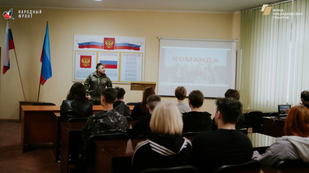На днях представители Молодежки Народного Фронта провели активную агитационную работу в Луганском архитектурно-строительном колледже! Мы пришли к студентам, чтобы рассказать о нашей деятельности и пригласить их в свою... На днях представители Молодежки Народного Фронта провели активную агитационную работу в Луганском архитектурно-строительном колледже! Мы пришли к студентам, чтобы рассказать о нашей деятельности и пригласить их в свою...