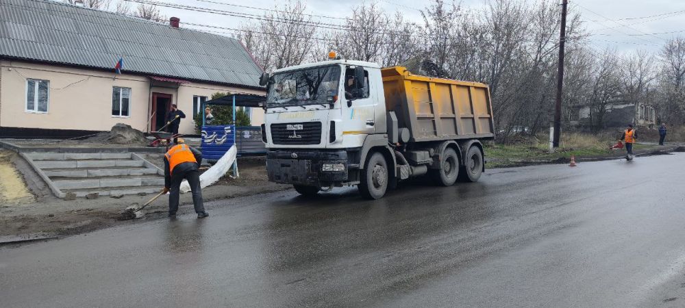 На подведомственных Администрации Краснолучского городского округа территориях продолжаются работы по благоустройству На подведомственных Администрации Краснолучского городского округа территориях продолжаются работы по благоустройству