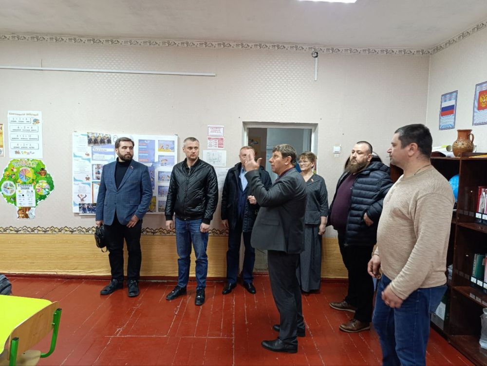 Максим Величко: Сегодня в Новопскове прошло выездное заседание комитета, в ходе которого рассмотрены вопросы работы ключевых социальных учреждений региона Максим Величко: Сегодня в Новопскове прошло выездное заседание комитета, в ходе которого рассмотрены вопросы работы ключевых социальных учреждений региона