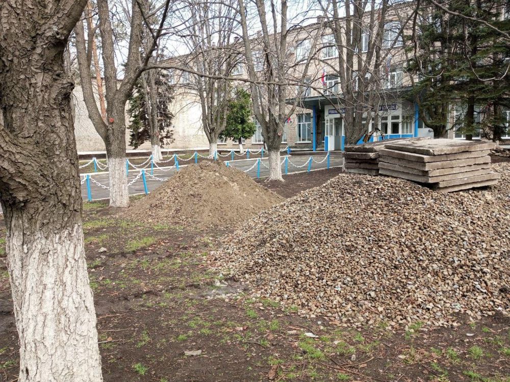 Андрей Рубанцов: В Ровеньках реализуется проект-победитель Республиканского проекта "Новая Республика - руками молодежи" Андрей Рубанцов: В Ровеньках реализуется проект-победитель Республиканского проекта "Новая Республика - руками молодежи"