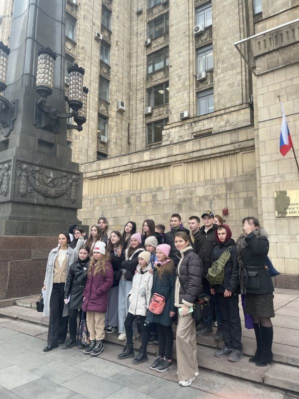С незабываемыми впечатлениями, шквалом восторга и позитивных эмоций, учащиеся МБУДО "ЛГДМШ№2" возвратились домой из Москвы С незабываемыми впечатлениями, шквалом восторга и позитивных эмоций, учащиеся МБУДО "ЛГДМШ№2" возвратились домой из Москвы