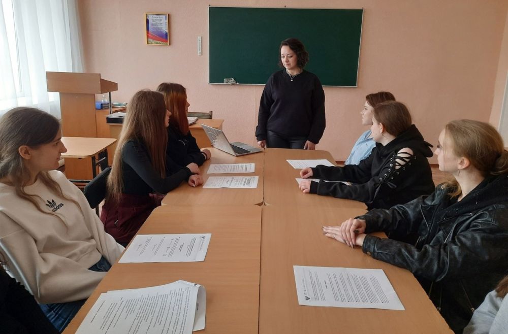 В Брянковском колледже ЛГПУ прошла беседа, посвященная ознакомлению с памяткой от Министерства Просвещения Российской Федерации В Брянковском колледже ЛГПУ прошла беседа, посвященная ознакомлению с памяткой от Министерства Просвещения Российской Федерации