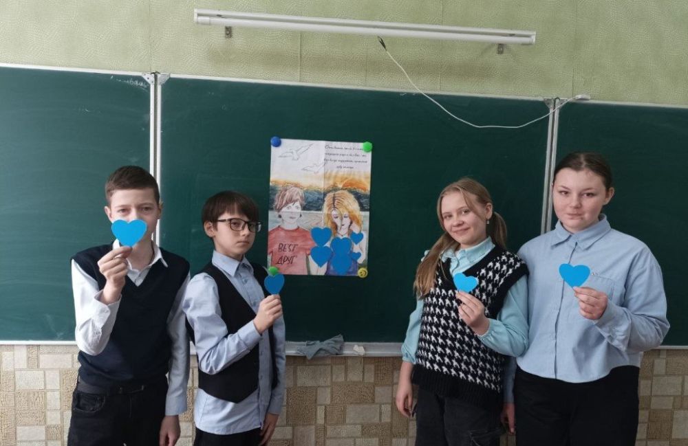 В Брянковской специализированной школе №1 продолжается информационная кампания в рамках акции "Зажги синим", посвященная Всемирному дню распространения информации об аутизме В Брянковской специализированной школе №1 продолжается информационная кампания в рамках акции "Зажги синим", посвященная Всемирному дню распространения информации об аутизме