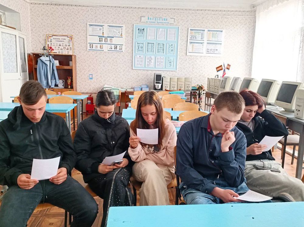 В Ровеньковской вечерней(сменной) школе им. В.В.Маловичко прошла лекция «Нюрнбергский процесс» В Ровеньковской вечерней(сменной) школе им. В.В.Маловичко прошла лекция «Нюрнбергский процесс»