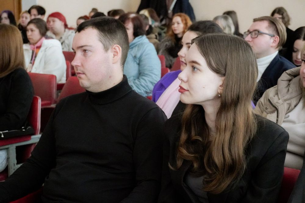 За что проголосуете? Не знаете? Ну тогда вам помогут наши волонтеры! За что проголосуете? Не знаете? Ну тогда вам помогут наши волонтеры!