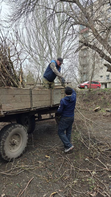 Виктория Сергеева: Коммунальщики в действии. Сегодня коммунальные службы осуществили вывоз ТБО с контейнерных площадок, тщательную уборку придомовых территорий и общественных пространств, также были выполнены работы по спилу... Виктория Сергеева: Коммунальщики в действии. Сегодня коммунальные службы осуществили вывоз ТБО с контейнерных площадок, тщательную уборку придомовых территорий и общественных пространств, также были выполнены работы по спилу...