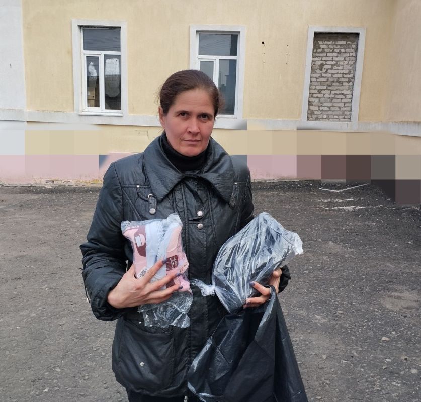 В Белокуракино осуществлена раздача гуманитарной помощи в виде обуви от Комитета семей воинов Отечества для семей участников СВО В Белокуракино осуществлена раздача гуманитарной помощи в виде обуви от Комитета семей воинов Отечества для семей участников СВО