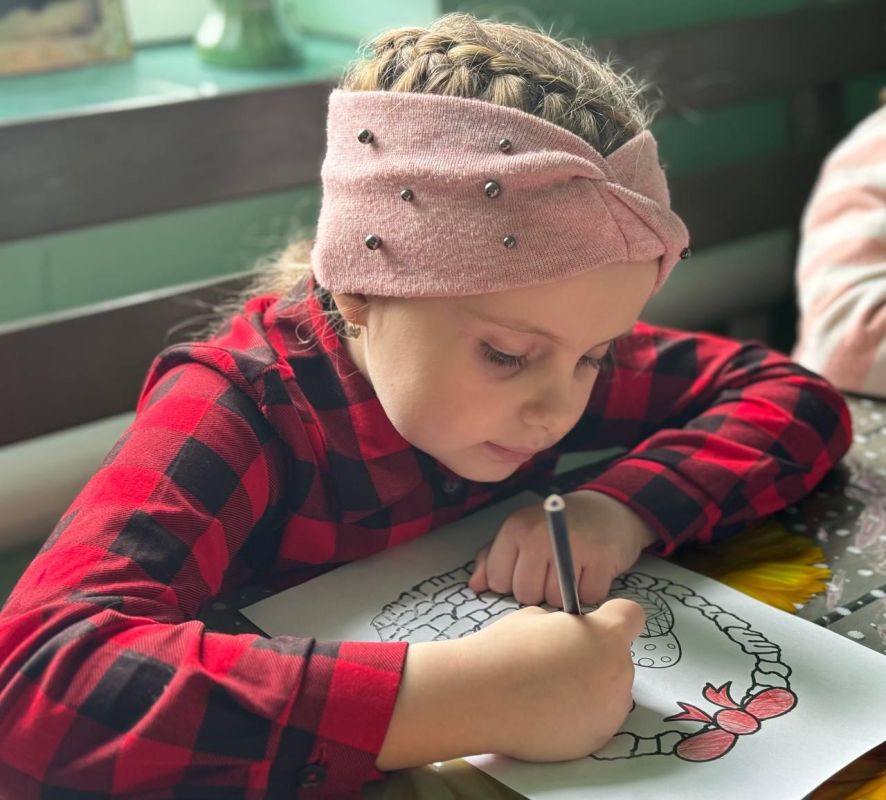 Андрей Рубанцов: Юные ровенчане изготовили поздравительные открытки и талисманы участникам СВО Андрей Рубанцов: Юные ровенчане изготовили поздравительные открытки и талисманы участникам СВО