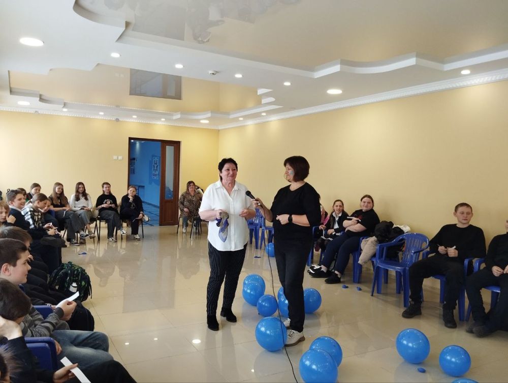 В МБУ ЛНР «Белокуракинский Дом культуры» 1 апреля - День смеха! День веселых обманов и розыгрышей! Благодаря ведущим на устах у каждого ребенка случилось одно из самых удивительных явлений в мире – улыбка В МБУ ЛНР «Белокуракинский Дом культуры» 1 апреля - День смеха! День веселых обманов и розыгрышей! Благодаря ведущим на устах у каждого ребенка случилось одно из самых удивительных явлений в мире – улыбка