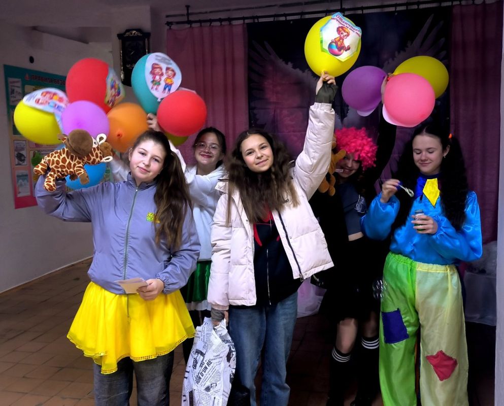 Школа — это не просто учреждение, где учат и воспитывают Школа — это не просто учреждение, где учат и воспитывают