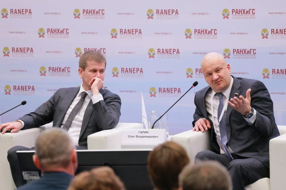 Вместе с коллегой из города Кировск Дмитрием Карапка принял участие в Конференции председателей советов депутатов малых и исторических городов на площадке РАНХиГС Вместе с коллегой из города Кировск Дмитрием Карапка принял участие в Конференции председателей советов депутатов малых и исторических городов на площадке РАНХиГС