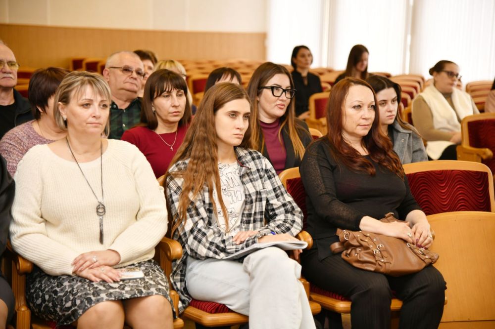 В Администрации Свердловского муниципального округа ЛНР обсудили изменения в Устав В Администрации Свердловского муниципального округа ЛНР обсудили изменения в Устав