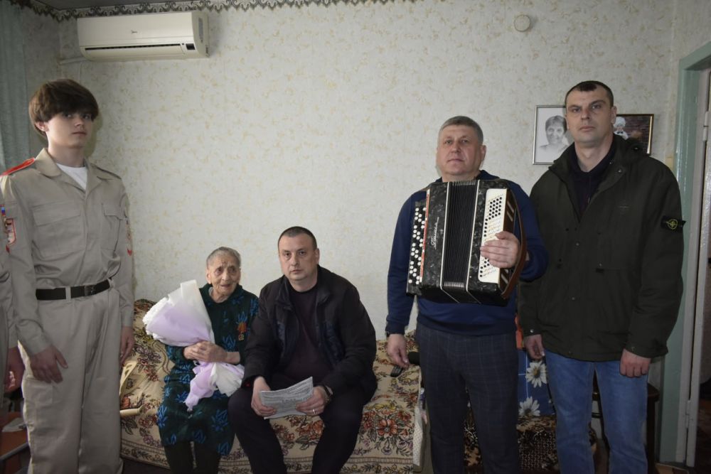 В Перевальске ветеранам вручили медаль «80 лет Победы в Великой Отечественной войне 1941-1945 гг.» В Перевальске ветеранам вручили медаль «80 лет Победы в Великой Отечественной войне 1941-1945 гг.»