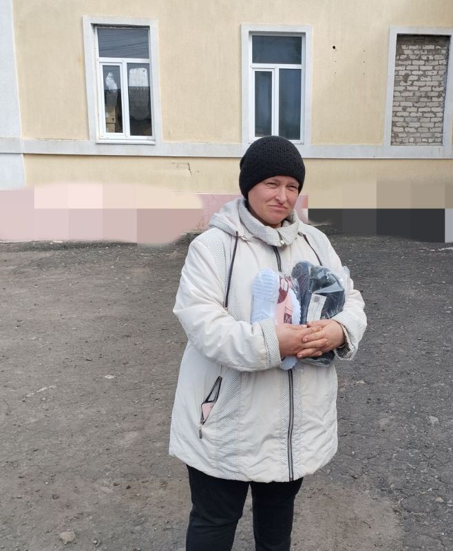 В Белокуракино осуществлена раздача гуманитарной помощи в виде обуви от Комитета семей воинов Отечества для семей участников СВО В Белокуракино осуществлена раздача гуманитарной помощи в виде обуви от Комитета семей воинов Отечества для семей участников СВО
