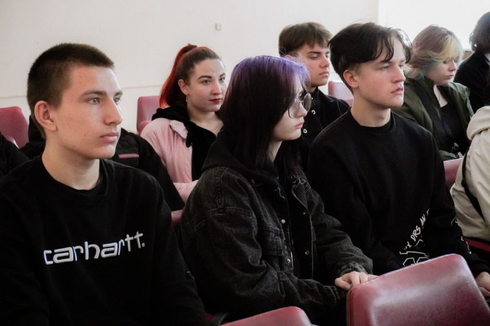 За что проголосуете? Не знаете? Ну тогда вам помогут наши волонтеры! За что проголосуете? Не знаете? Ну тогда вам помогут наши волонтеры!