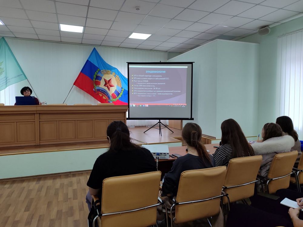 Закончились двухмесячные курсы переподготовки фельдшеров в Луганском центре медицины катастроф Закончились двухмесячные курсы переподготовки фельдшеров в Луганском центре медицины катастроф