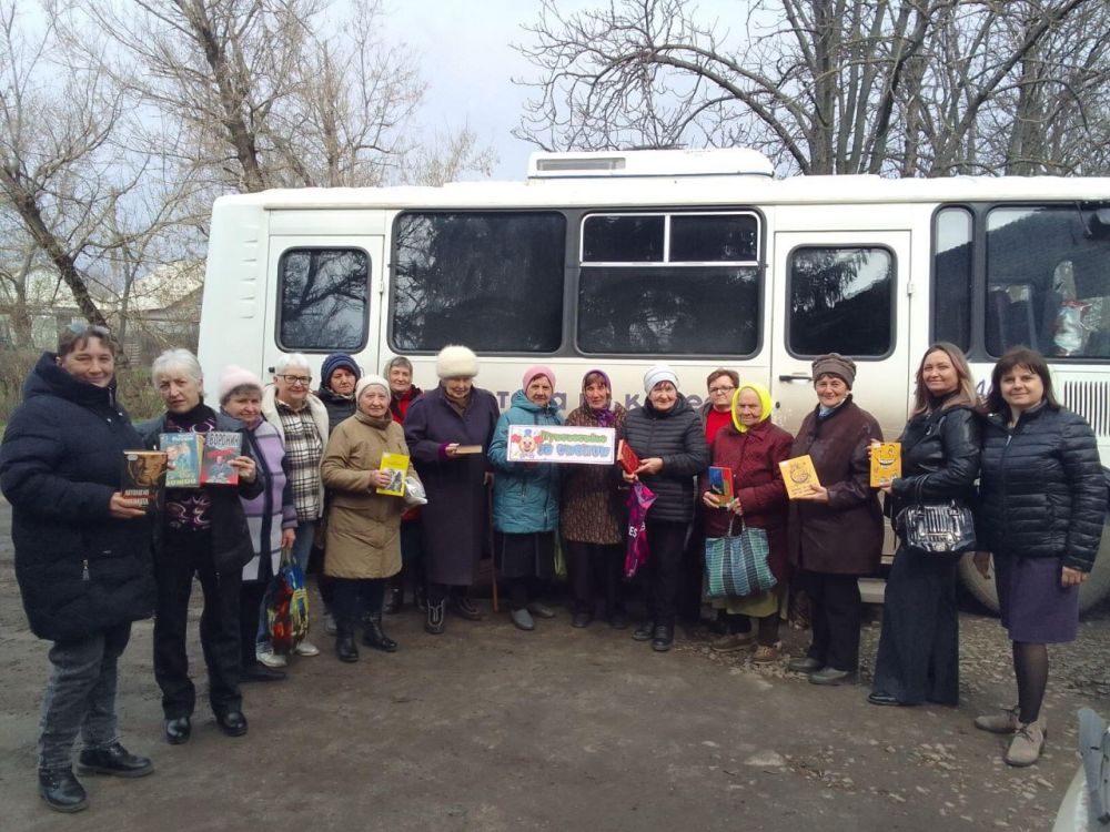 "Библиобус" провел праздник смеха в селах Пархоменко и Кружиловка "Библиобус" провел праздник смеха в селах Пархоменко и Кружиловка