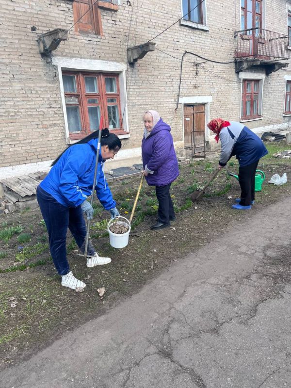 Сегодня в рамках акции «Весна - пора наводить порядки» активисты Брянковского местного отделения партии "ЕДИНАЯ РОССИЯ" помогли пенсионерке Надежде Васильевне Никитиной, которая имеет статус "дети войны" Сегодня в рамках акции «Весна - пора наводить порядки» активисты Брянковского местного отделения партии "ЕДИНАЯ РОССИЯ" помогли пенсионерке Надежде Васильевне Никитиной, которая имеет статус "дети войны"