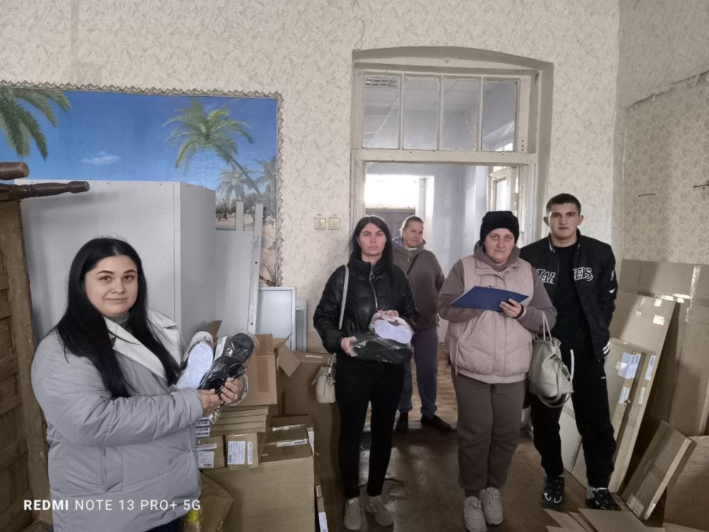 В Белокуракино осуществлена раздача гуманитарной помощи в виде обуви от Комитета семей воинов Отечества для семей участников СВО В Белокуракино осуществлена раздача гуманитарной помощи в виде обуви от Комитета семей воинов Отечества для семей участников СВО