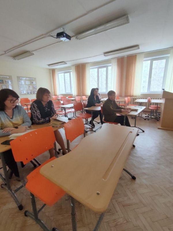 Педагоги из Лутугинского муниципального округа и Ульяновска провели совместный онлайн-семинар Педагоги из Лутугинского муниципального округа и Ульяновска провели совместный онлайн-семинар