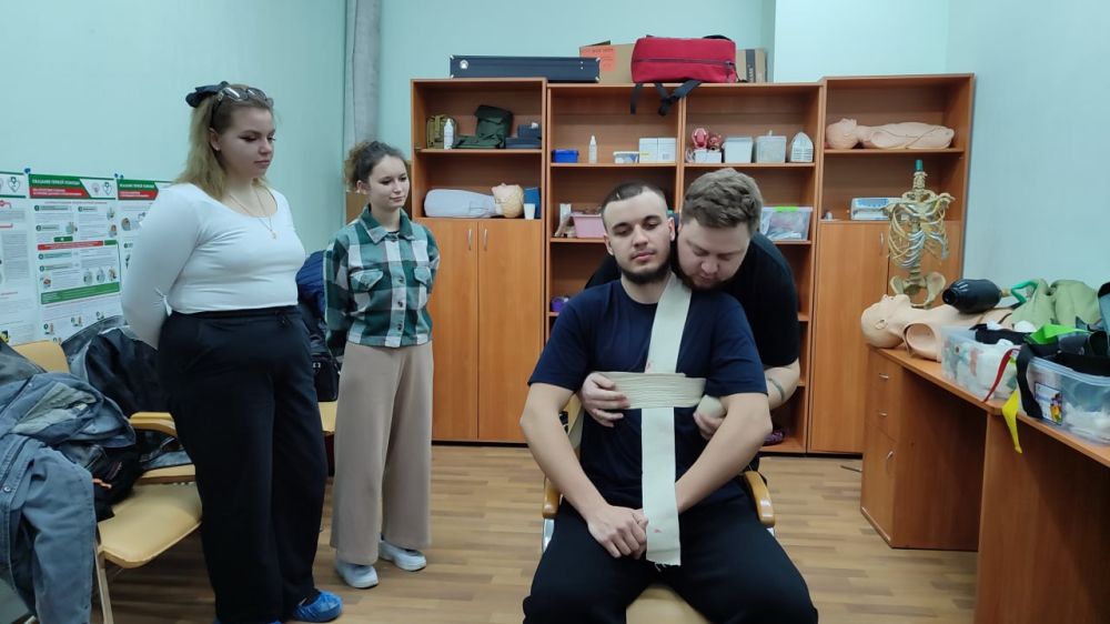 Закончились двухмесячные курсы переподготовки фельдшеров в Луганском центре медицины катастроф Закончились двухмесячные курсы переподготовки фельдшеров в Луганском центре медицины катастроф