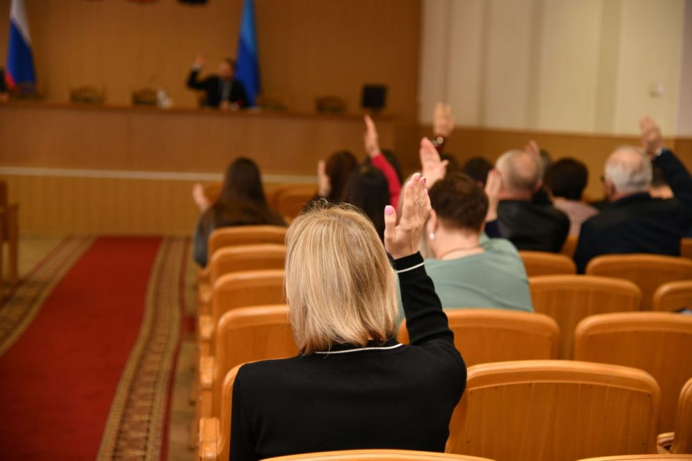 В Администрации Свердловского муниципального округа ЛНР обсудили изменения в Устав В Администрации Свердловского муниципального округа ЛНР обсудили изменения в Устав