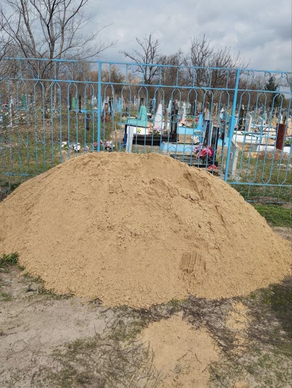 Спасибо за вашу работу! . Сегодня, благодаря слаженным усилиям и неравнодушию, нам удалось сделать наш посёлок немного лучше! Завезли песок на кладбище Спасибо за вашу работу! . Сегодня, благодаря слаженным усилиям и неравнодушию, нам удалось сделать наш посёлок немного лучше! Завезли песок на кладбище