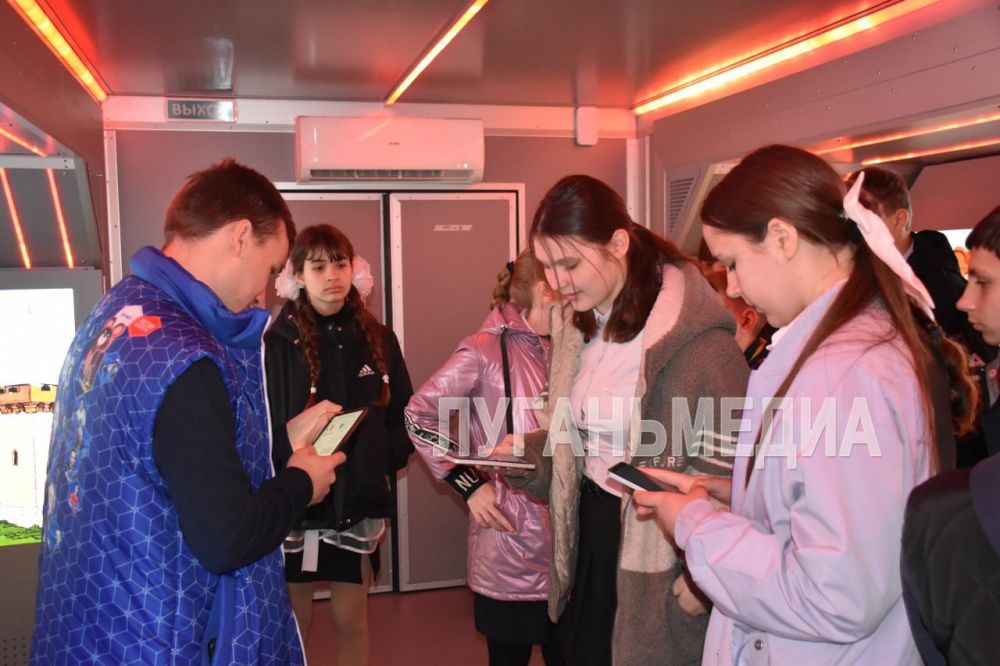 Школьники из Стаханова, Алчевска и Перевальского муниципального округа в течение двух недель смогут посетить профориентационные экскурсии «Закулисье» Школьники из Стаханова, Алчевска и Перевальского муниципального округа в течение двух недель смогут посетить профориентационные экскурсии «Закулисье»