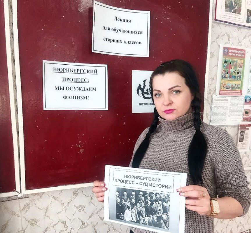 В Ровеньковской вечерней(сменной) школе им. В.В.Маловичко прошла лекция «Нюрнбергский процесс» В Ровеньковской вечерней(сменной) школе им. В.В.Маловичко прошла лекция «Нюрнбергский процесс»