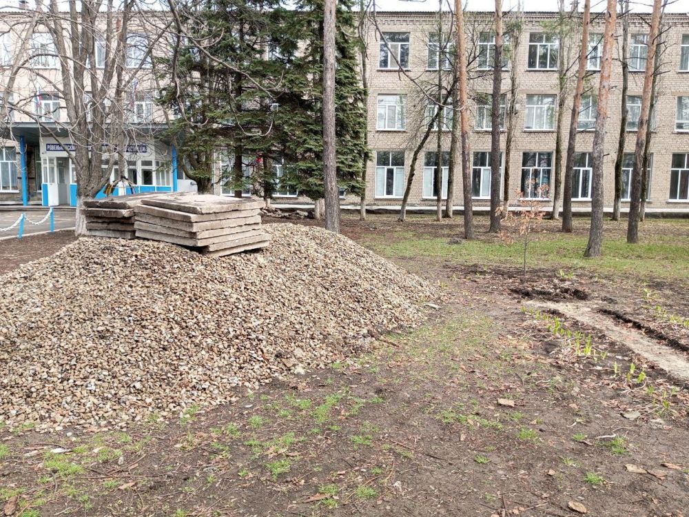Андрей Рубанцов: В Ровеньках реализуется проект-победитель Республиканского проекта "Новая Республика - руками молодежи" Андрей Рубанцов: В Ровеньках реализуется проект-победитель Республиканского проекта "Новая Республика - руками молодежи"