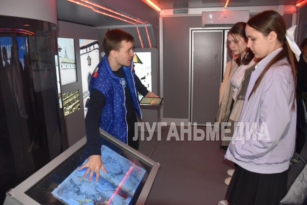 Школьники из Стаханова, Алчевска и Перевальского муниципального округа в течение двух недель смогут посетить профориентационные экскурсии «Закулисье» Школьники из Стаханова, Алчевска и Перевальского муниципального округа в течение двух недель смогут посетить профориентационные экскурсии «Закулисье»